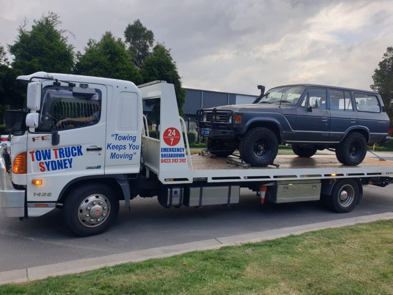 Guide: Towing Costs Claimable on Insurance? (Scenarios & Evidence) 5 Tow truck transporting off-road vehicle